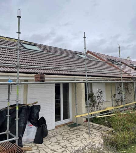 Rénovation d'une toiture à quatre pans d'une maison dans le Loiret